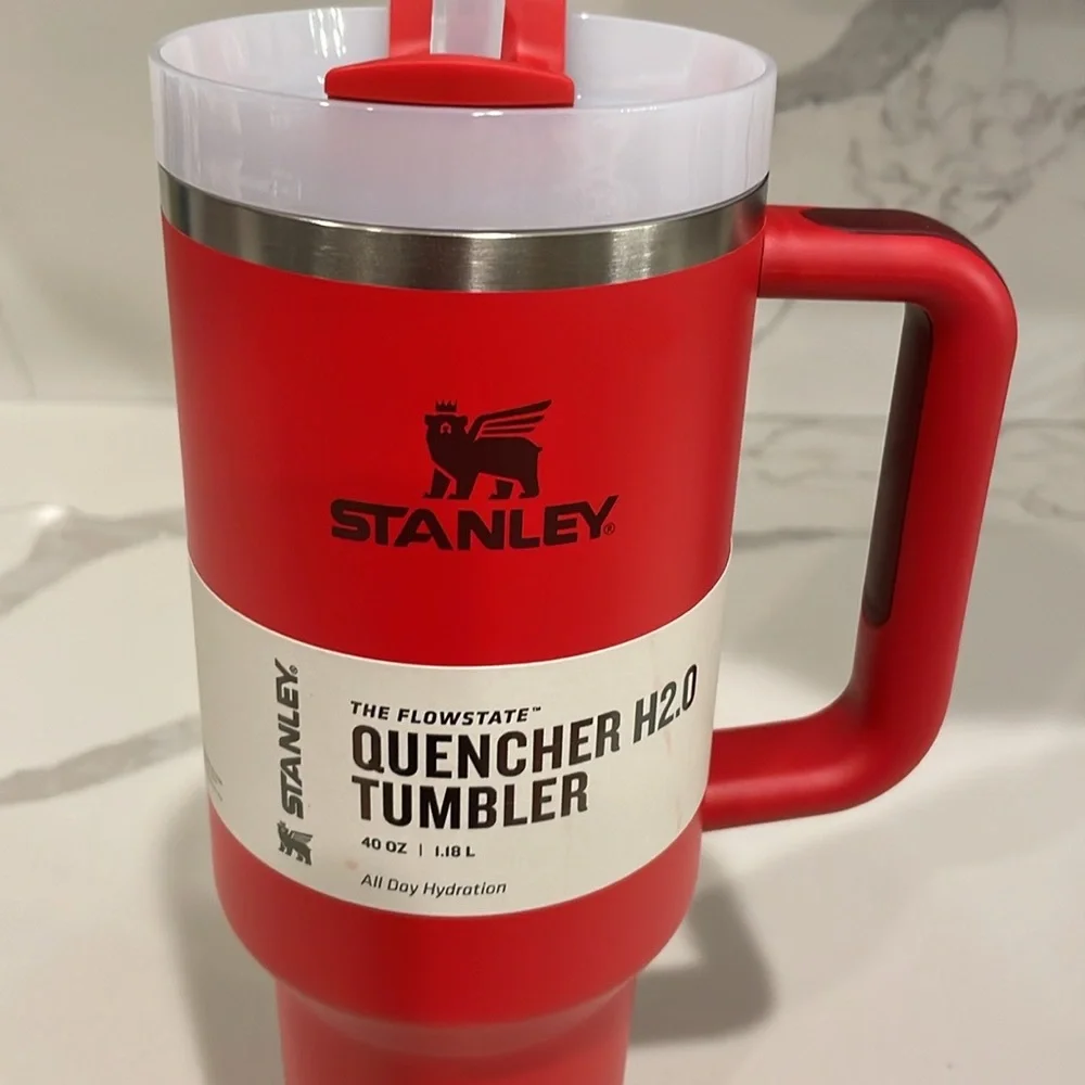 Stanley - LAVA (red) - 40 oz. Flowstate Quencher H2.0 Tumbler - NWT!